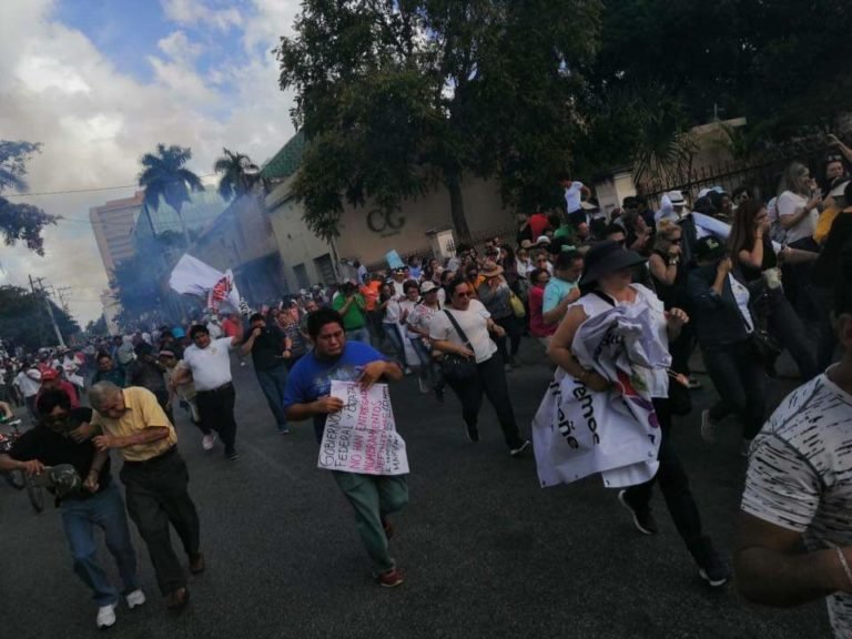 Protesta ciudadana “eclipsa” fiesta de Mauricio Vila Dosal