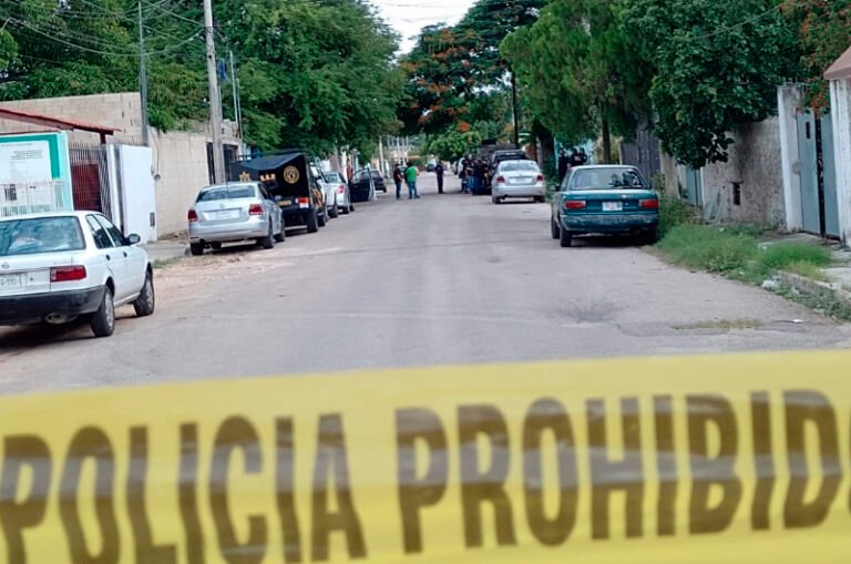 Cuatro hombres atacan con machete a dos personas en Mérida