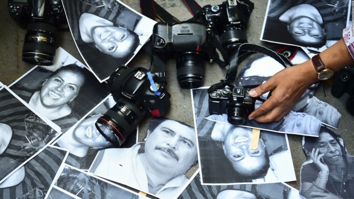 Graves deficiencias en la protección a periodistas en México: SIP