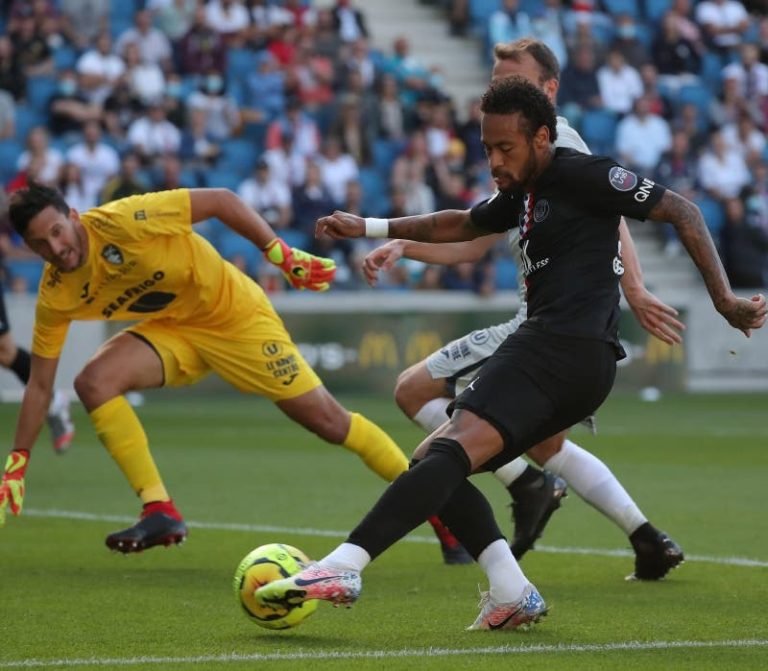 La pelota rueda con la afición