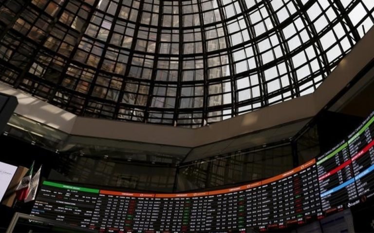 Bolsa mexicana cae; atenta a trimestrales corporativos y alza en casos de coronavirus