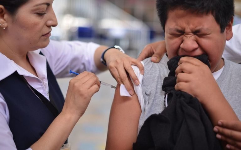 No se ha detenido vacunación por covid-19: López-Gatell