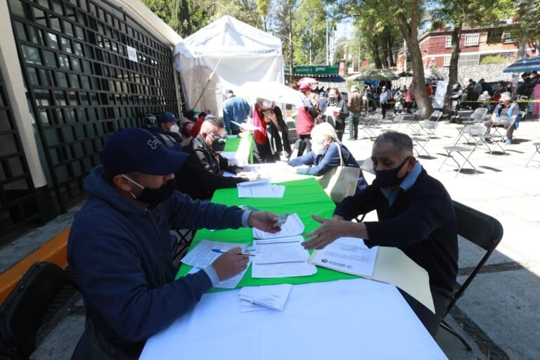 Descarta AMLO uso electoral del plan de vacunación