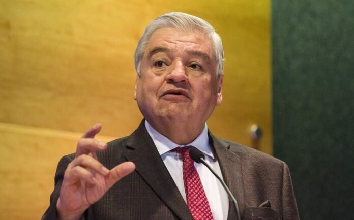 ernesto-prieto-cambia-cargo-administracion_0_0_1200_746