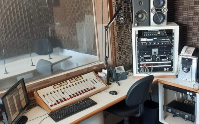 frecuencia-ual-sintonizar-fm-aplicacion