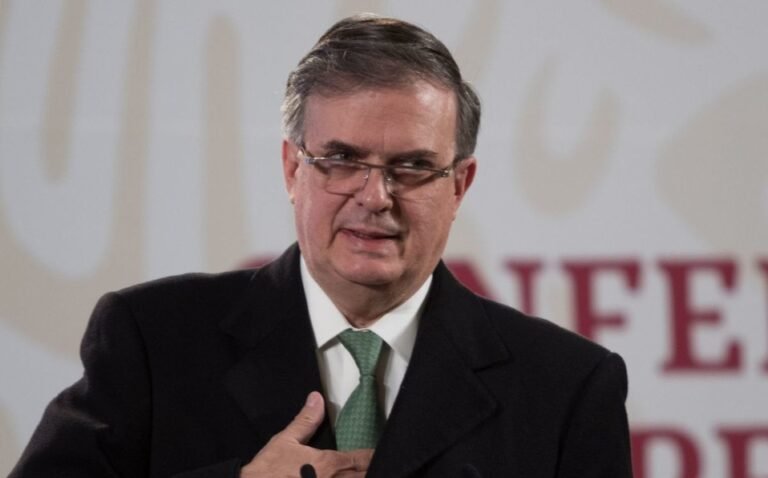 Ebrard se aísla tras contagio de AMLO; espera resultados de prueba de covid