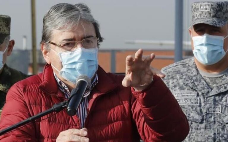 Él era Carlos Holmes Trujillo, ministro de Defensa de Colombia, que murió de covid-19