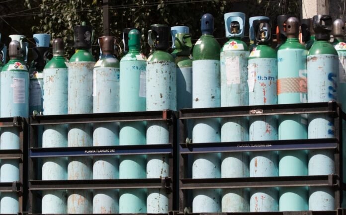 tanques-oxigeno-destinados-atencion-pacientes_0_32_1200_746