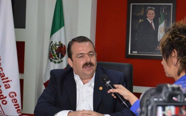 AMLO pide a Encinas revisar caso de ex fiscal de Nayarit detenido en EU