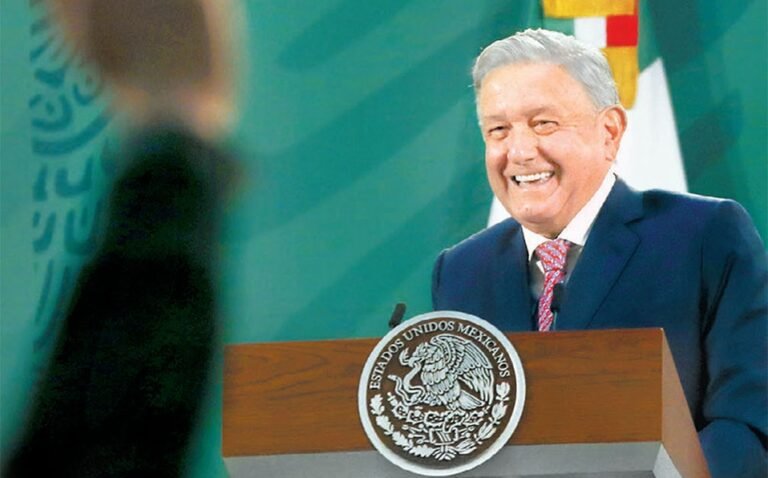 Vuelve López Obrador y acusa a EU de acaparar las vacunas