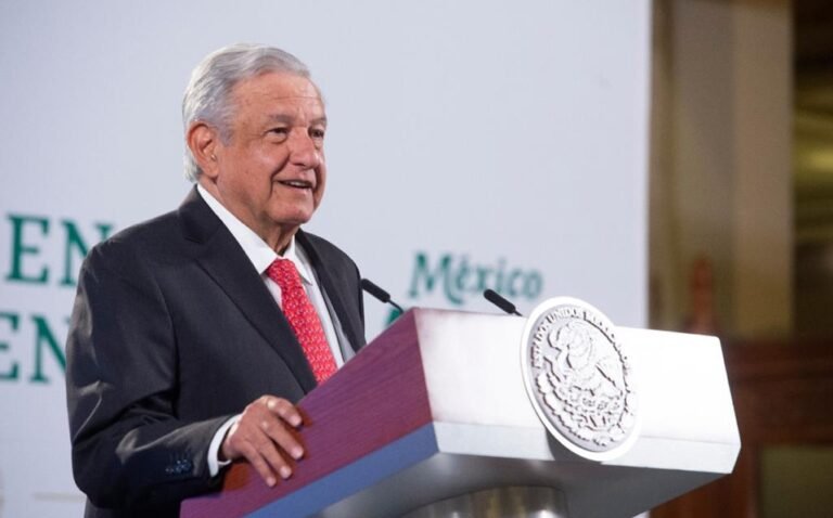 AMLO acusa que conservadores “se disfrazan de feministas” para lanzarse contra su gobierno
