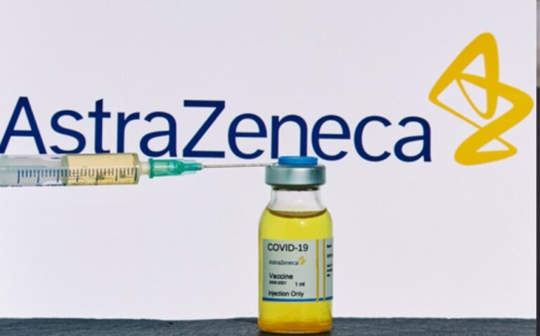 Muere profesora tras recibir vacuna contra covid-19 de AstraZeneca; tuvo hemorragia cerebral