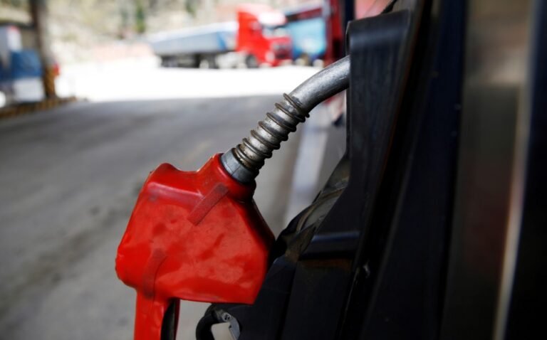 Hacienda elimina estímulo para gasolina Premium y lo baja para Magna y diésel