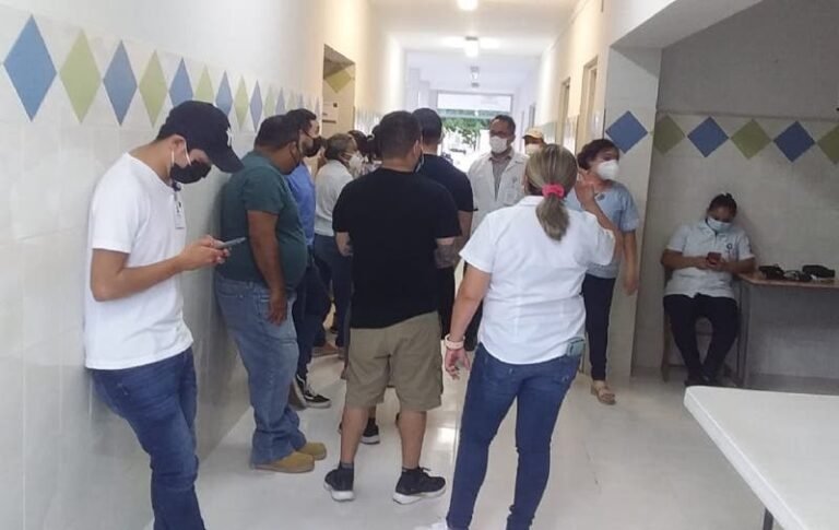 Servidora de la Nación niega vacuna antiCovid a personal de salud