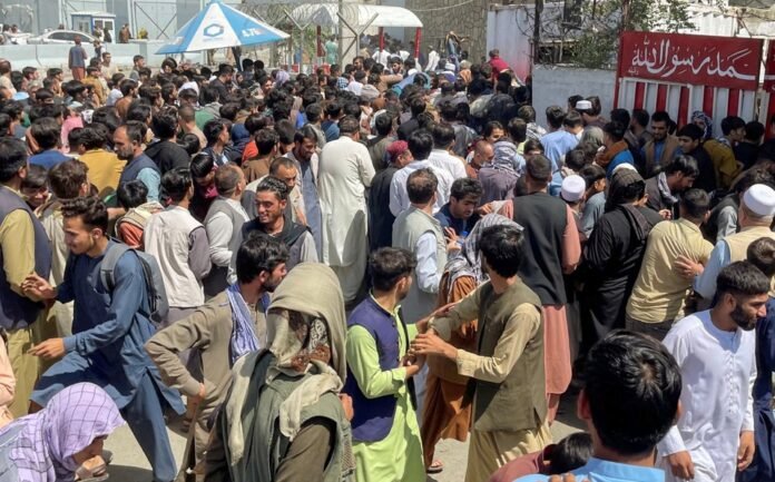 miles-personas-desesperadas-desatan-caos