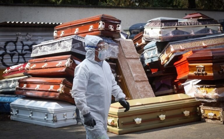 Sri Lanka realiza cremaciones colectivas tras aumento de muertes por covid-19