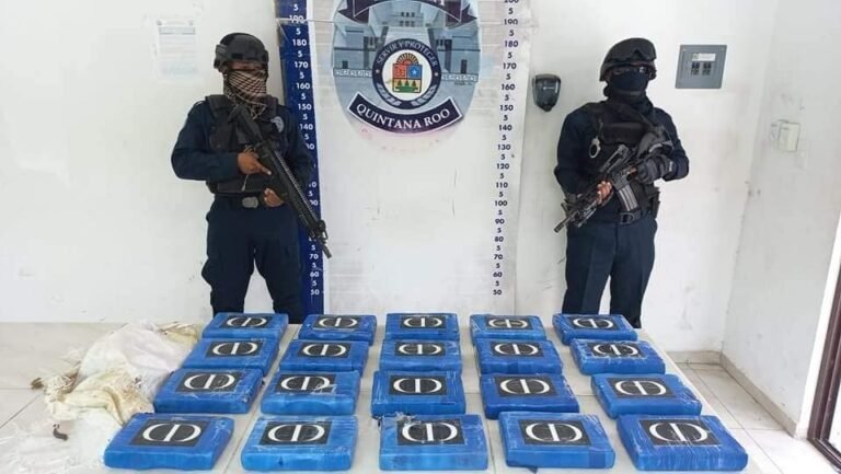 RECALA COSTAL CON 20 LADRILLOS DE PRESUNTA DROGA EN PLAYA DEL HOTEL LA ZEBRA DE TULUM