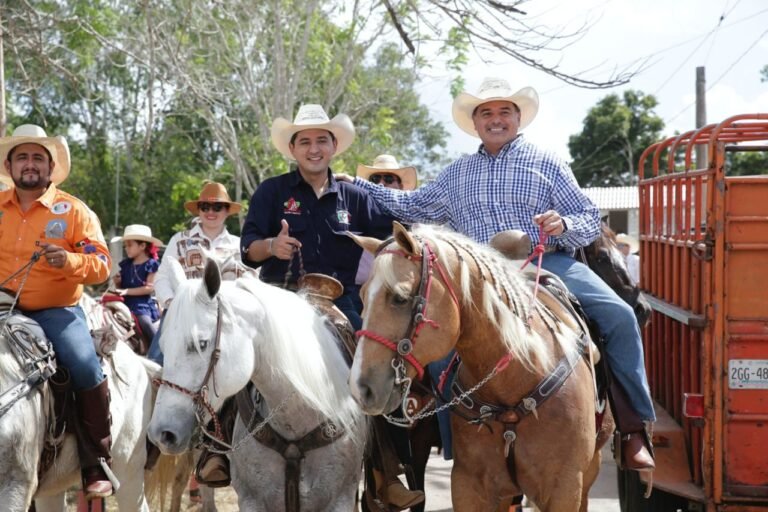 Renán Barrera se suma a la cabalgata con Causa Tekax 2021