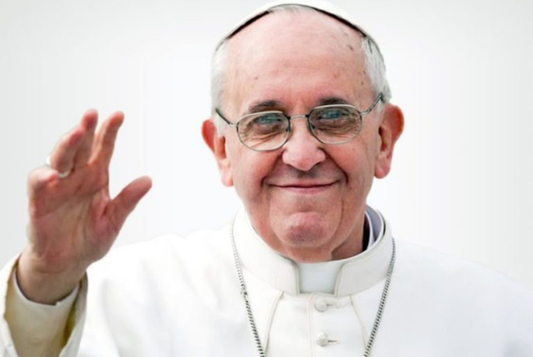 Papa Francisco celebra su cumpleaños con la bienvenida a refugiados de Chipre