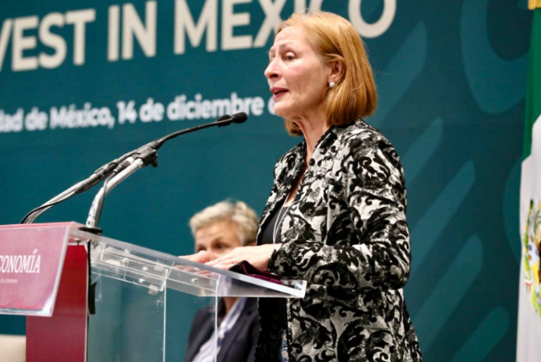 Tatiana Clouthier, secretaría de Economía, da positivo en prueba de COVID-19