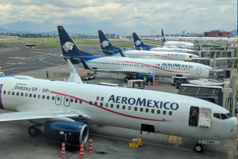 Aeroméxico reporta 140 empleados con COVID; cancelan vuelos de último minuto