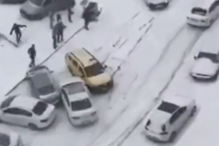 Colapsan autopistas en Grecia y Turquía por tormenta de nieve: VIDEOS