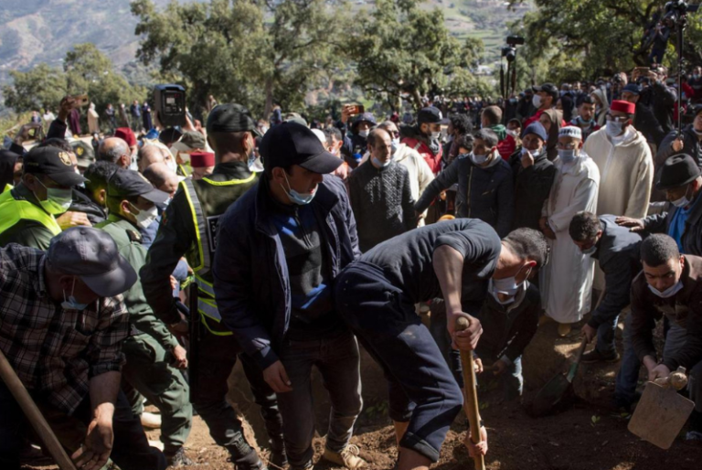 Sepultan a Rayan, niño que murió luego de caer en un pozo en Marruecos