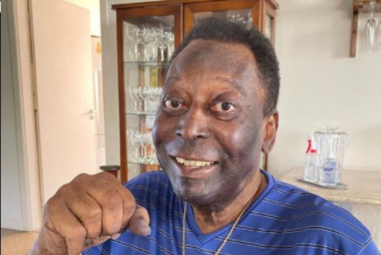 Pelé regresa al hospital a continuar tratamiento contra tumor en el colon