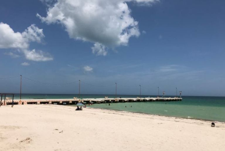 Hombre muere ahogado tras lanzarse del muelle en Telchac Puerto