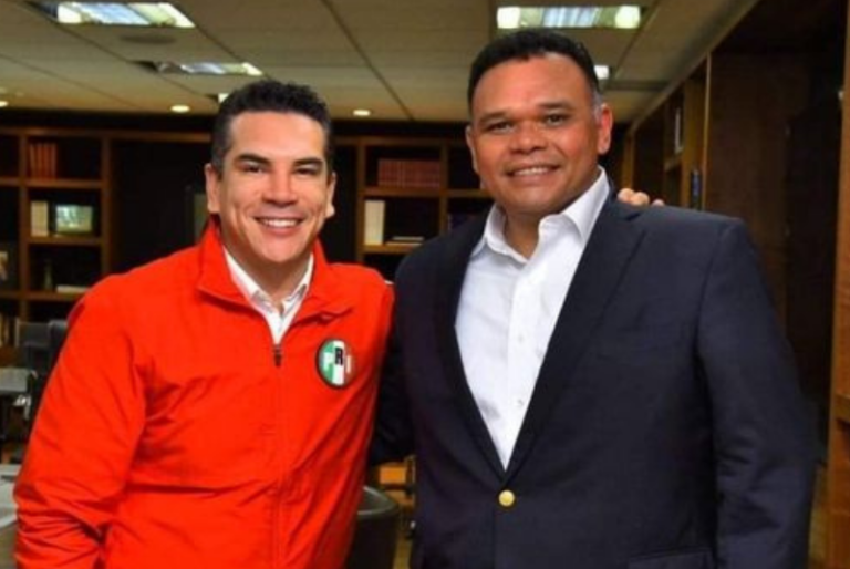 Rolando Zapata reaparece en la escena política pese a denuncias por irregularidades
