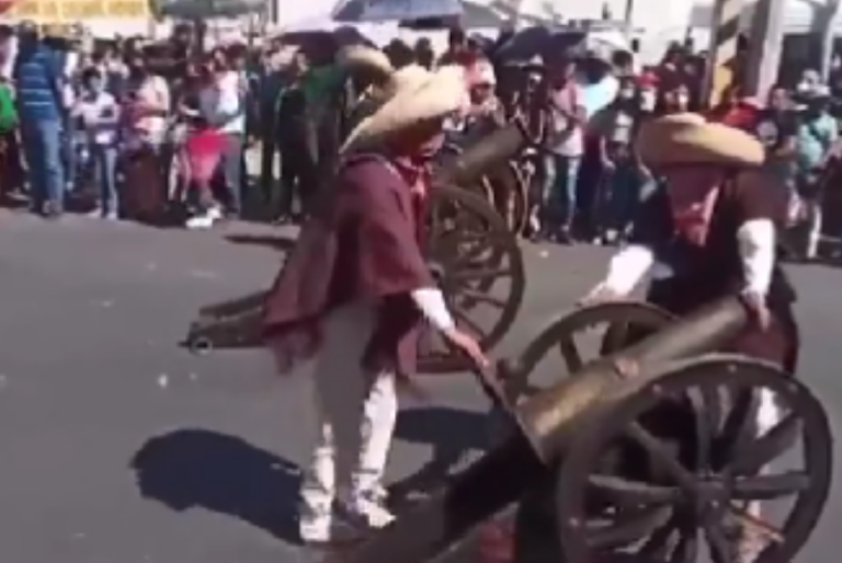 Joven pierde la mano tras cañonazo accidental durante carnaval en Puebla: VIDEO