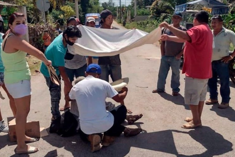 Abuelito tricitaxista provoca carambola en Oxkutzcab, Yucatán