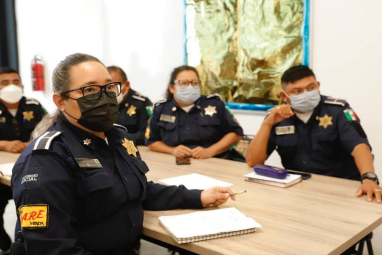 Capacitan en temas de paz y mediación a elementos de la Policía de Mérida