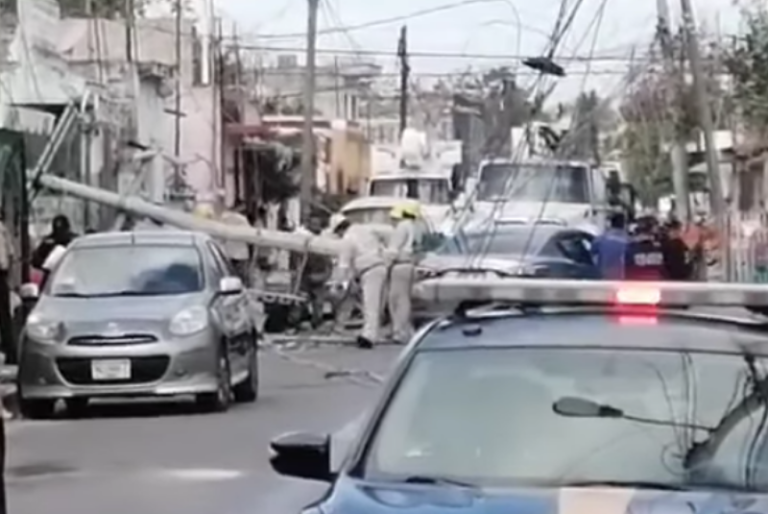 Se quedan sin luz en el Barrió de San Sebastián tras accidente vehicular