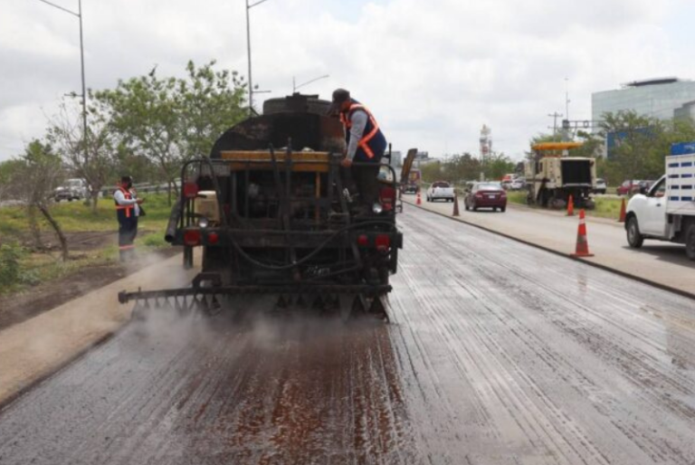 Continúan trabajos de repavimentación en el Periférico de Mérida