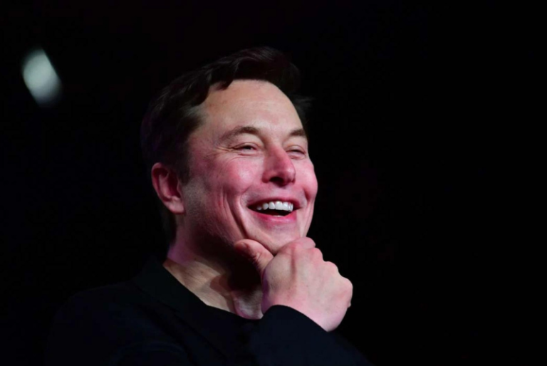 Elon Musk compra Twitter por 44,000 mdd