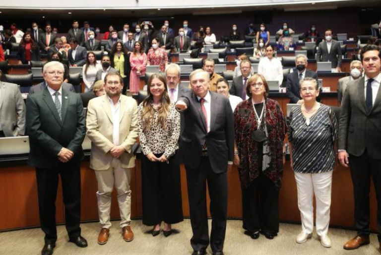 Aysa González, exgobernador de Campeche, rinde protesta como embajador de México en República Dominicana