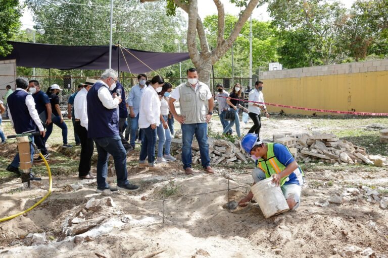 Inicia la rehabilitación del parque de la comisaría de Dzoyaxché