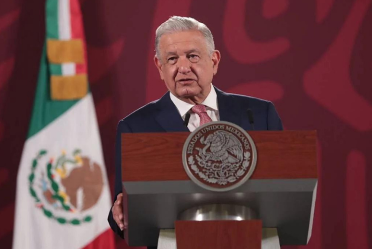 AMLO emplaza a oposición a definir hoy si continuarán con la moratoria constitucional