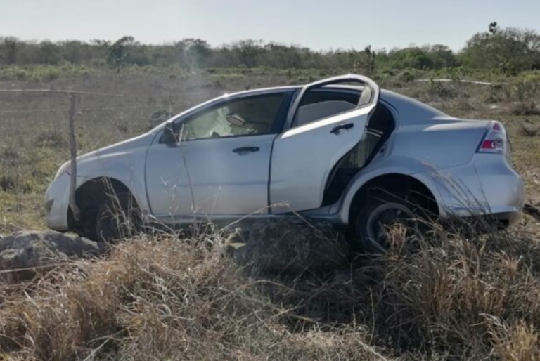 Acompañante termina con fracturas tras accidente en la carretera Río Lagartos-Tizimín