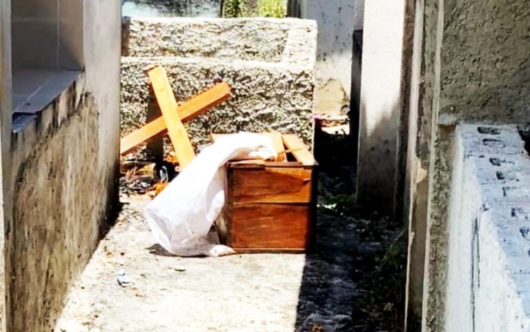 Hallan cuerpos exhumados de forma clandestina en cementerio de Chetumal