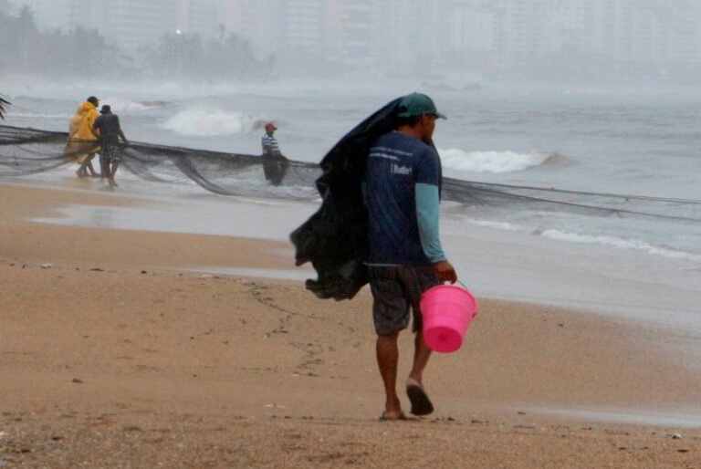 Protección Civil alerta sobre posible formación ciclónica frente a costas del Sureste