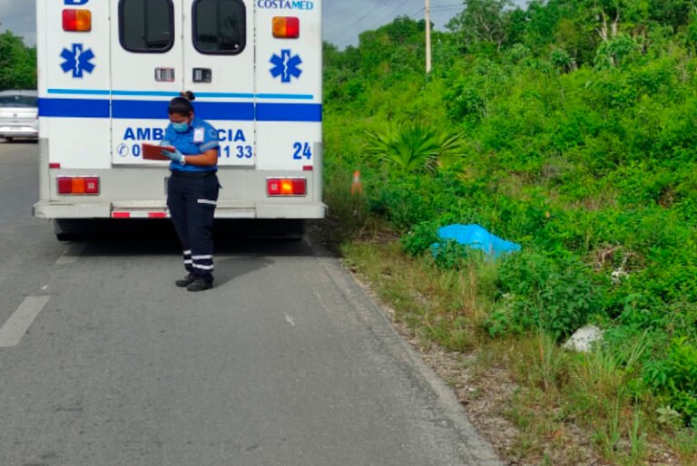 Abandonan cuerpo de un hombre a orillas de la carretera Tulum-Felipe Carrillo Puerto