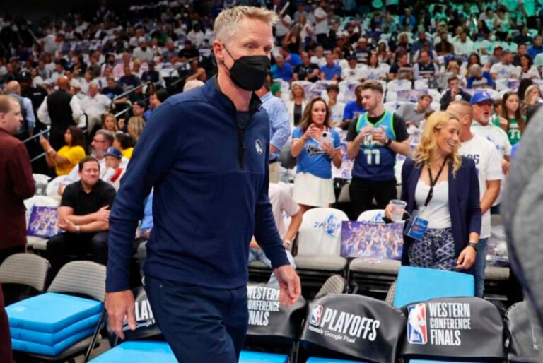 Estrella de la NBA Steve Kerr estalló por masacre en escuela de Texas: “¿Cuándo vamos a hacer algo?”