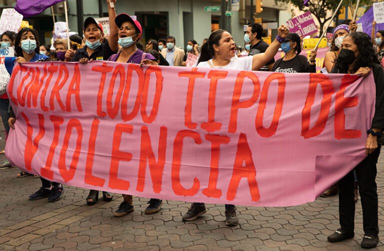 Iniciativa propone erradicar violencia digital y mediática en Yucatán