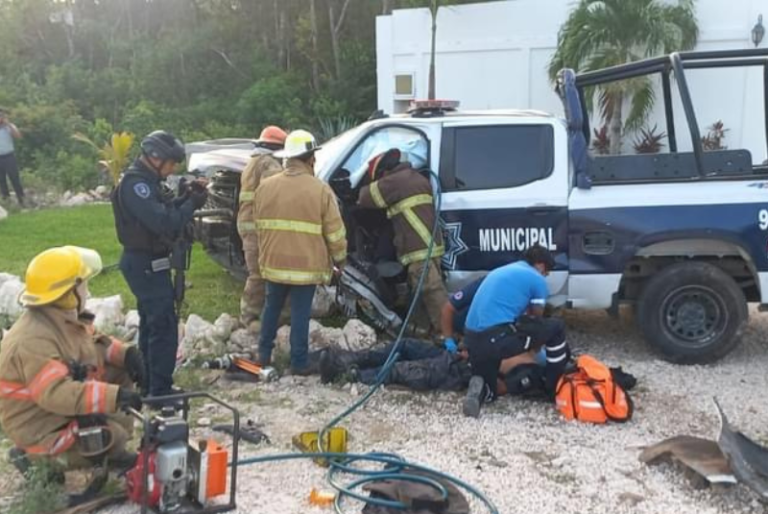 Patrulla choca en carretera de Tulum; hay un policía muerto y siete personas lesionadas