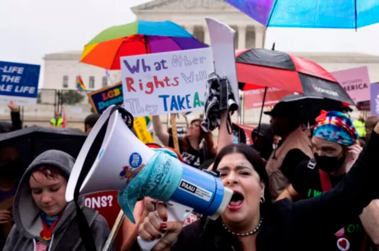 Corte Suprema deroga Roe vs. Wade y elimina el derecho constitucional a la interrupción del embarazo en EU