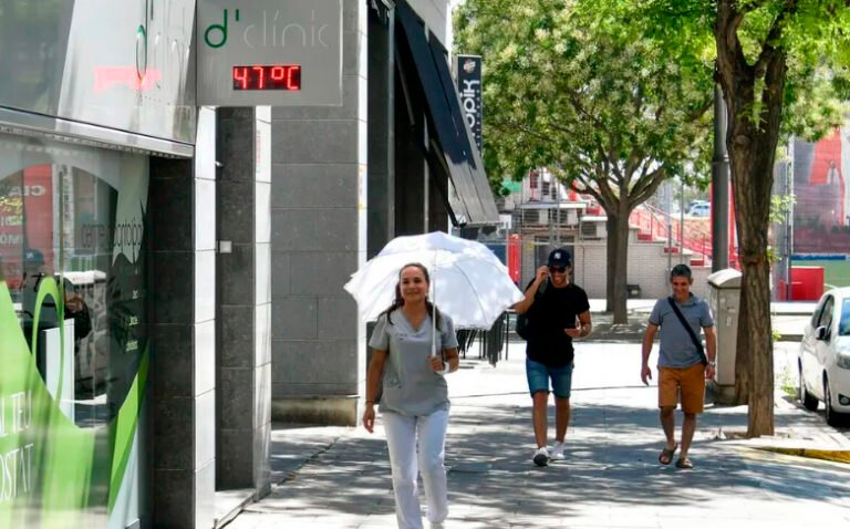 España mantiene alerta por ola de calor; altas temperaturas provocan 360 muertes