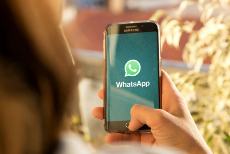 Así puedes escuchar los audios de WhatsApp con la pantalla bloqueada