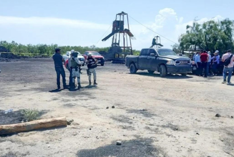 Diez mineros siguen atrapados en Coahuila